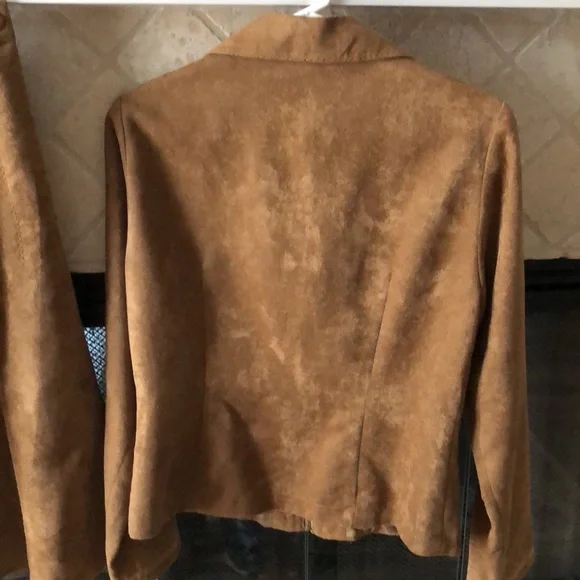 Suede skirt and jacket set - Picture 7 of 8